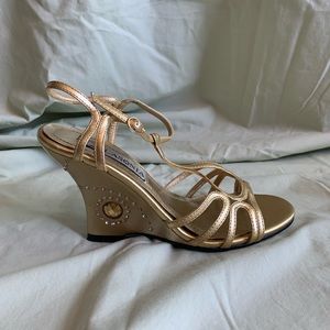 Lasonia Size 7 Gold Wedges Rhinestones Heel 4”NWOB